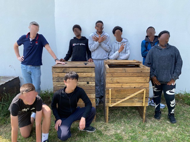 Réalisation d’un composteur pour le “Coin nature” du collège Réalisation d’un composteur pour le “Coin nature” du collège